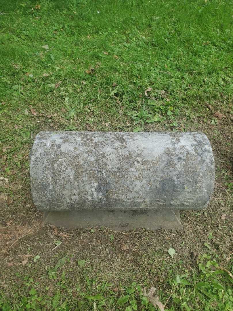 Emma Miller's grave. Photo 3