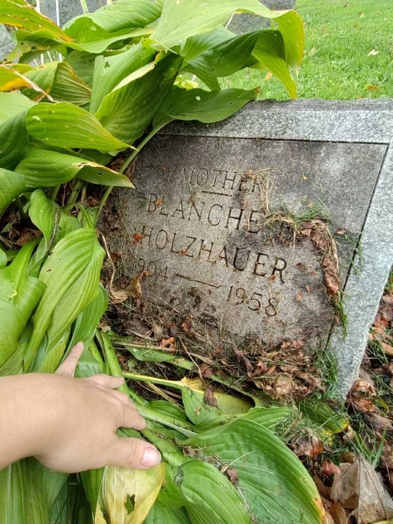 Blanche B. Holzhauer's grave. Photo 2