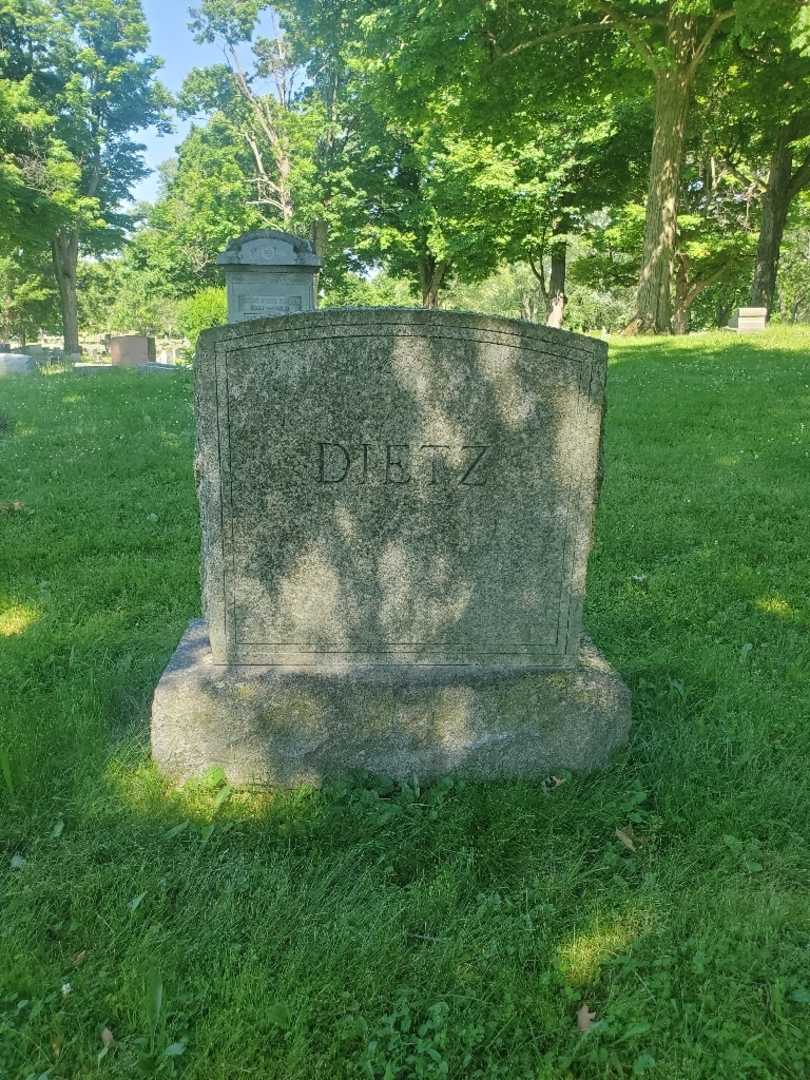 Robert J. Dietz's grave. Photo 4