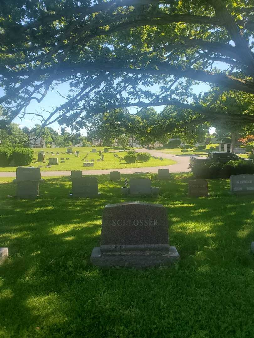 George W. Schlosser's grave. Photo 1