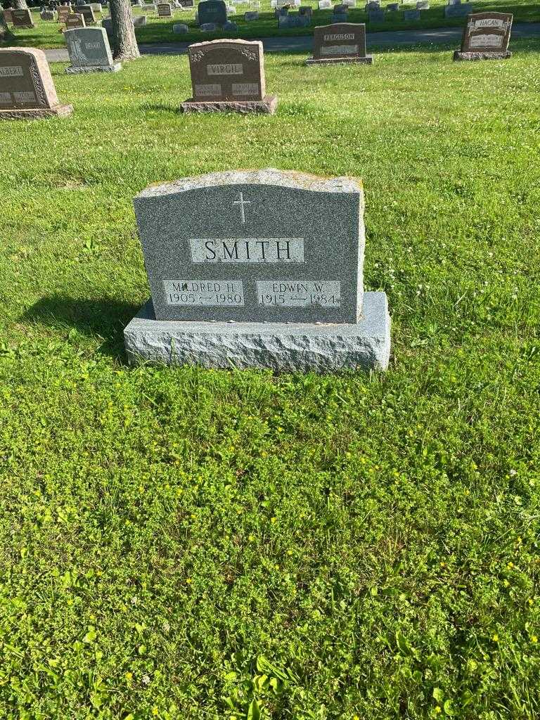 Mildred H. Smith's grave. Photo 2