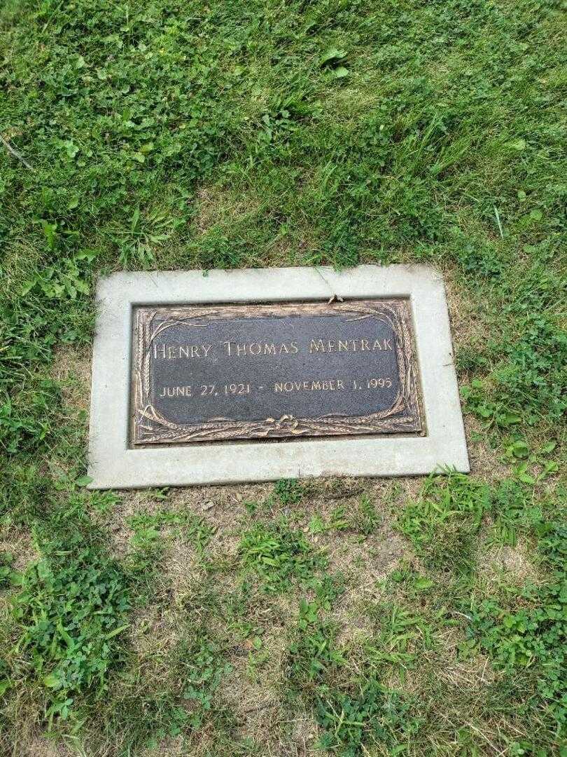 Henry Thomas Mentrak's grave. Photo 5