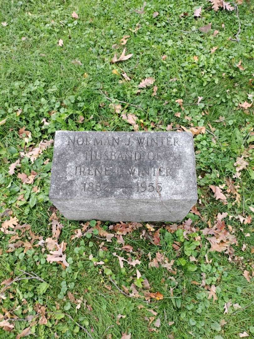 Norman J. Winter's grave. Photo 2