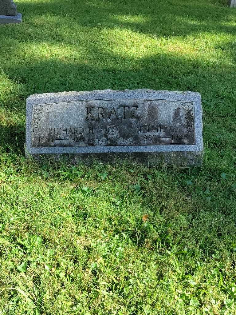 Richard H. Kratz's grave. Photo 2