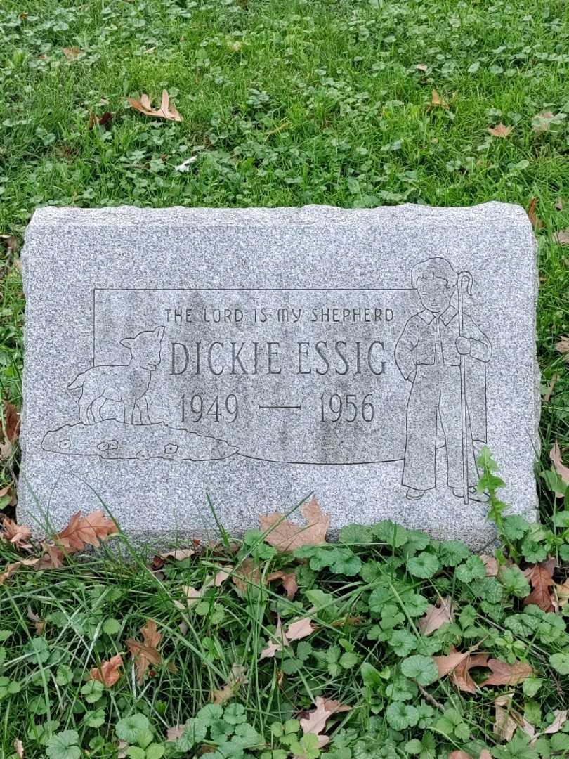 Dickie Richard Essig's grave. Photo 3