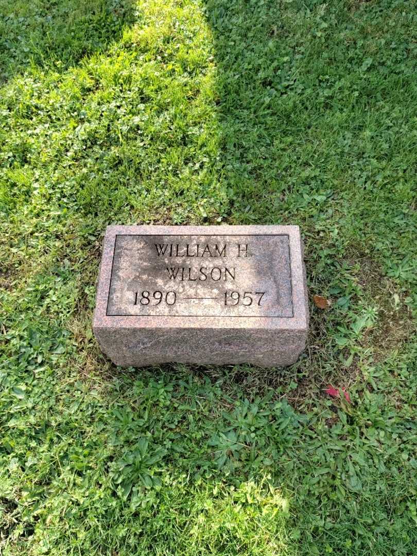 William H. Wilson's grave. Photo 3