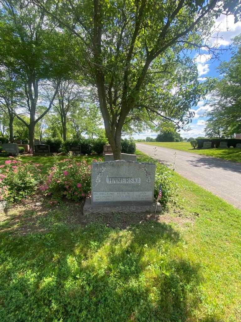 Ruth M. Hamerski's grave. Photo 1