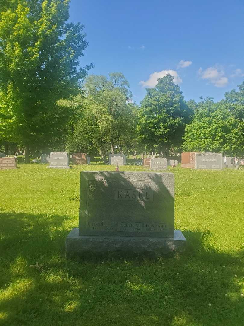 Herman F. Kaske's grave. Photo 2