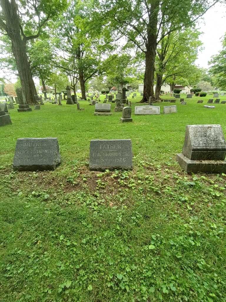 Fremont A. Shoudy Senior's grave. Photo 1