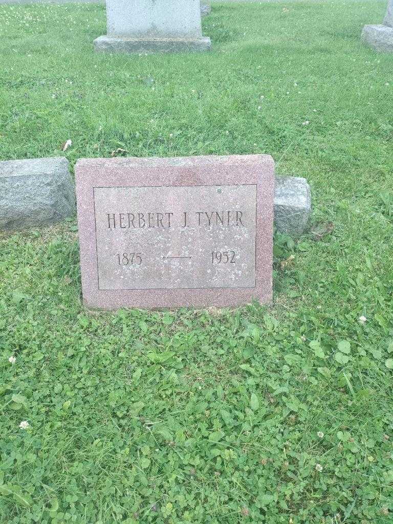 Herbert J. Tyner's grave. Photo 2