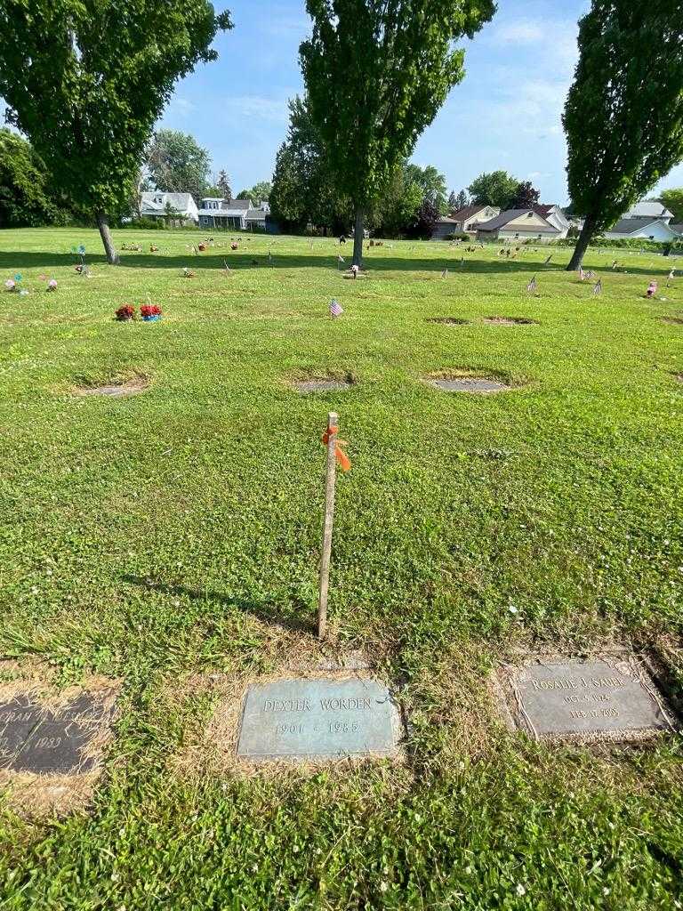 Dexter Worden's grave. Photo 1