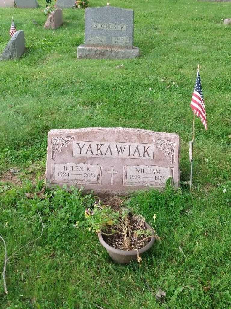 Helen K. Yakawiak's grave. Photo 3