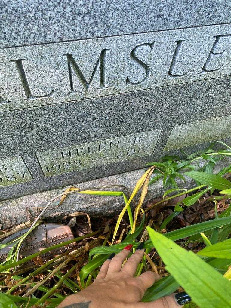 Helen B. Walmsley's grave. Photo 3