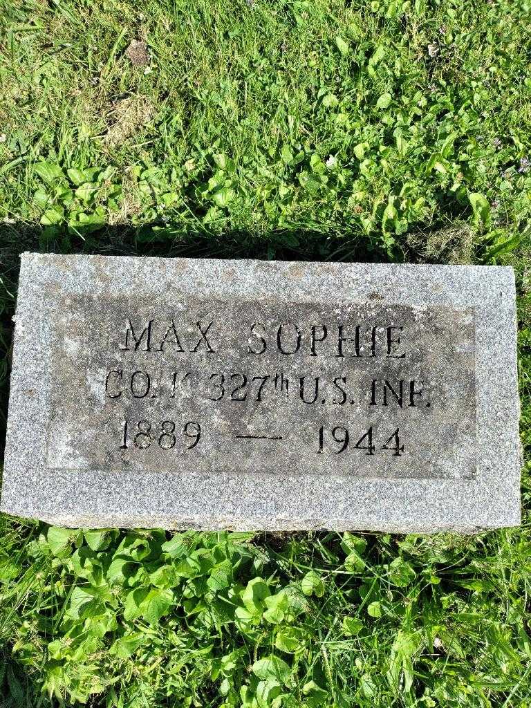 Max Sophie's grave. Photo 3