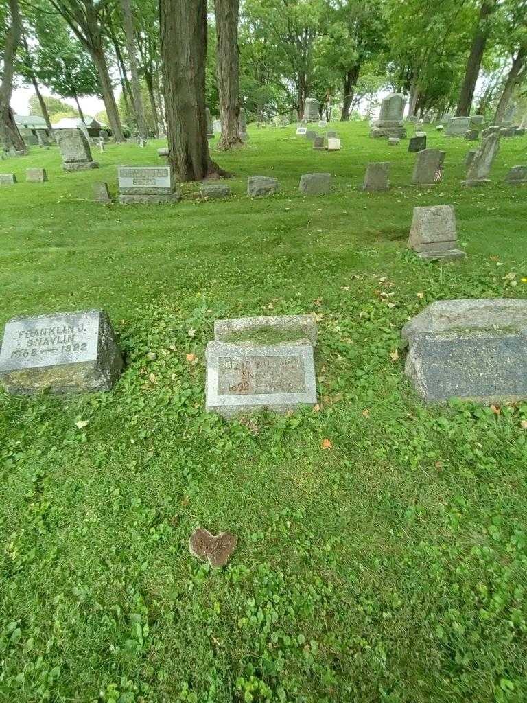 Elsie Ballard Snavlin's grave. Photo 1