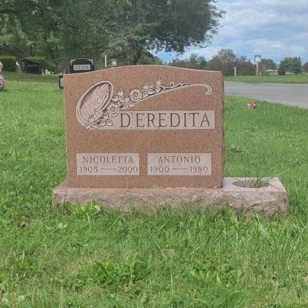 Antonio D'Eredita's grave. Photo 2