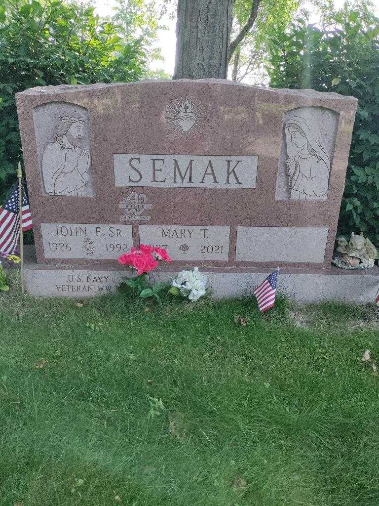 Mary T. Semak's grave. Photo 1