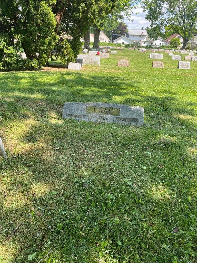 Leta J. Haas's grave. Photo 2