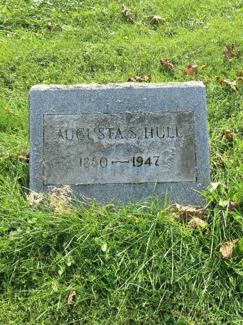 Augusta Sauter Hull's grave. Photo 3