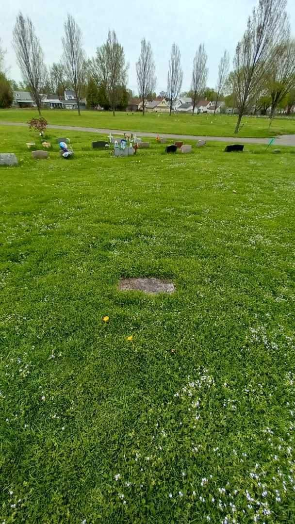 Wilma H. Caron's grave. Photo 1