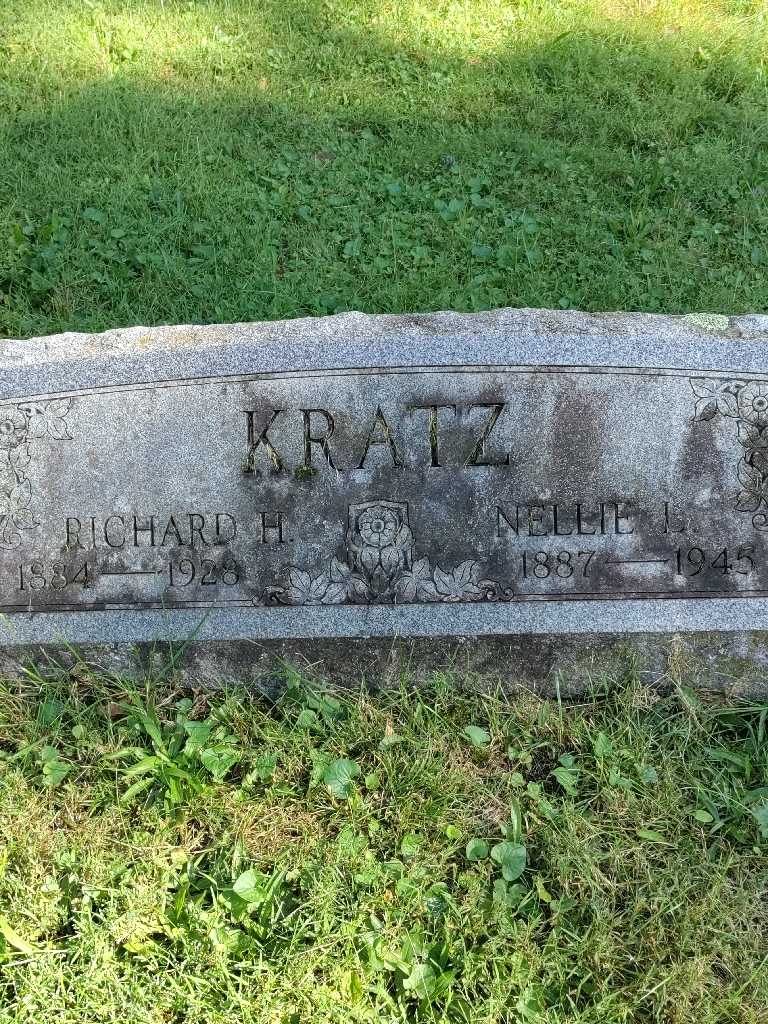 Richard H. Kratz's grave. Photo 3