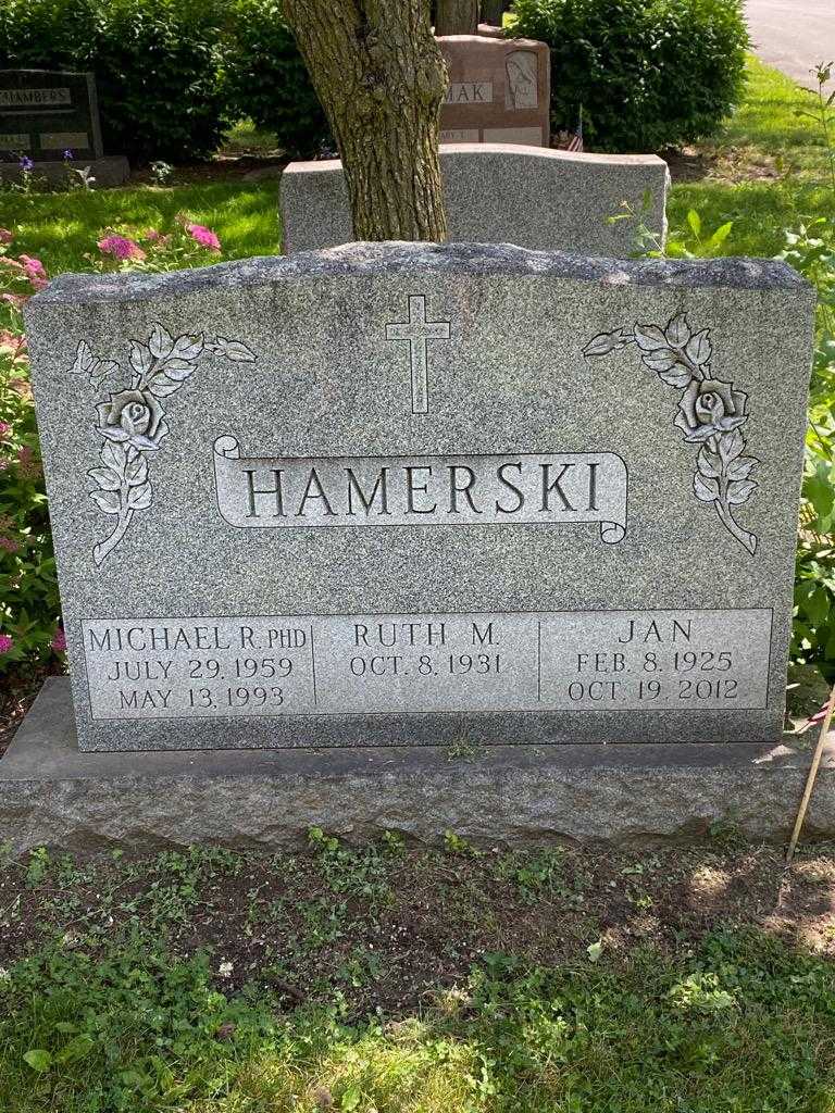 Ruth M. Hamerski's grave. Photo 1