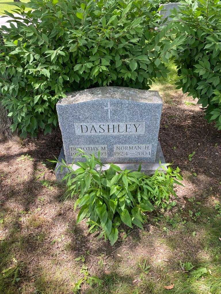 Norman H. Dashley's grave. Photo 2