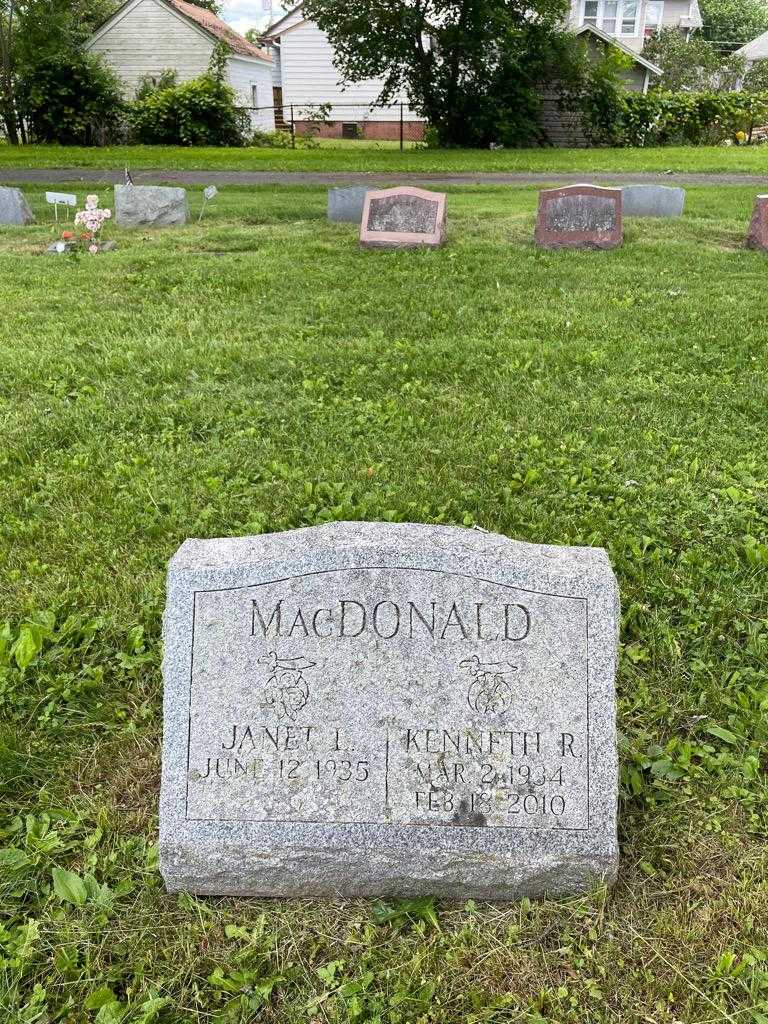 Kenneth R. Macdonald's grave. Photo 2