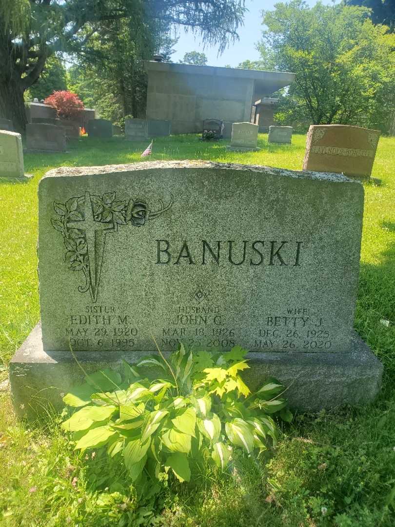 John G. Banuski's grave. Photo 3