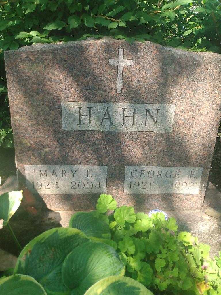 Mary E. Hahn's grave. Photo 3