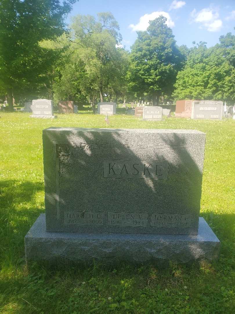 Harold C. Kaske's grave. Photo 3