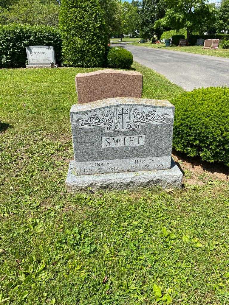 Erna A. Swift's grave. Photo 2