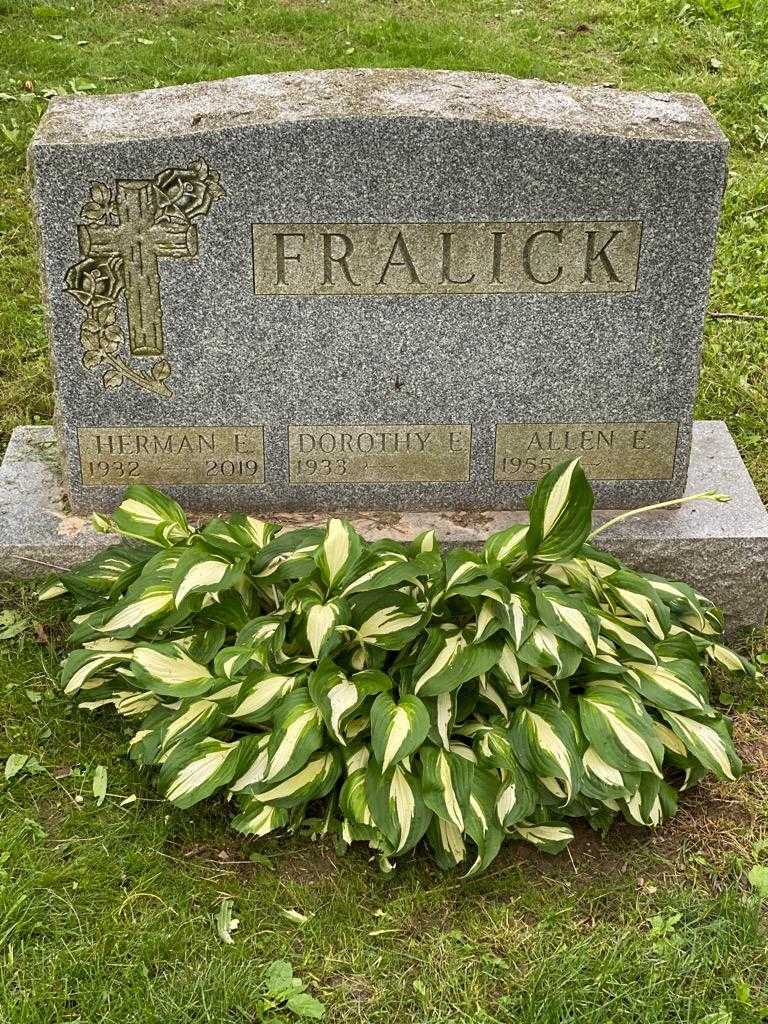 Allen E. Fralick's grave. Photo 3