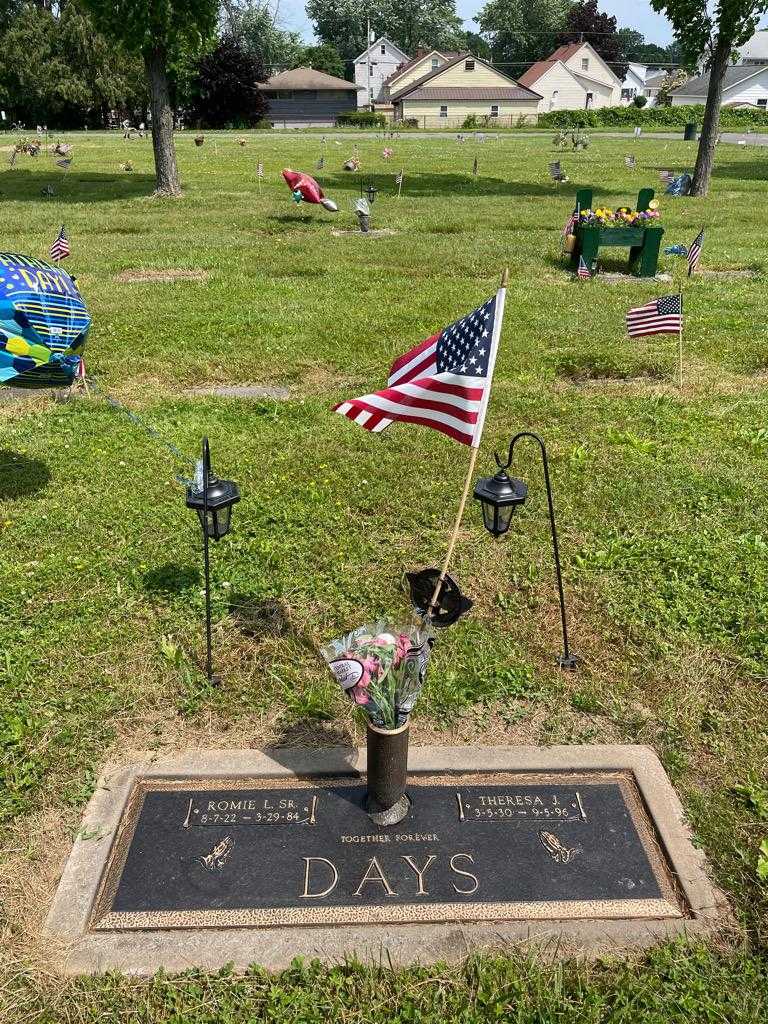 Theresa J. Days's grave. Photo 2