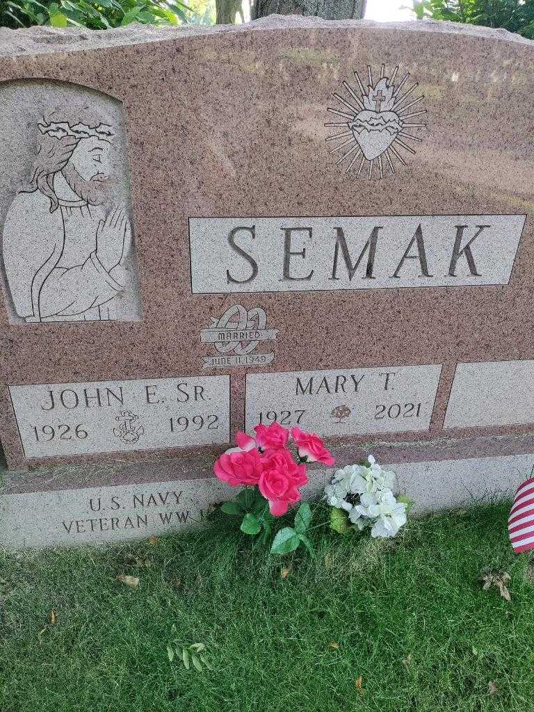Mary T. Semak's grave. Photo 2