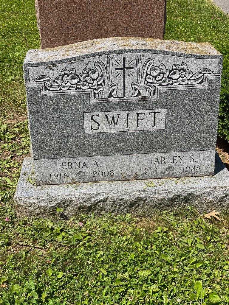 Erna A. Swift's grave. Photo 3