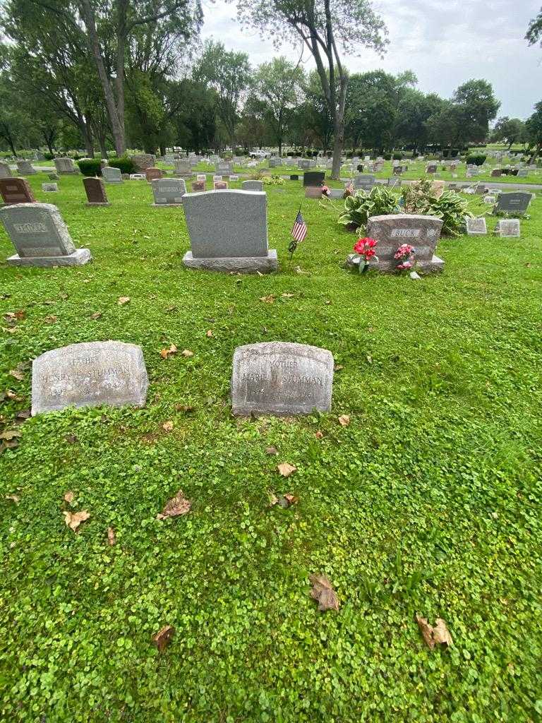 Marie H. Stumman's grave. Photo 1