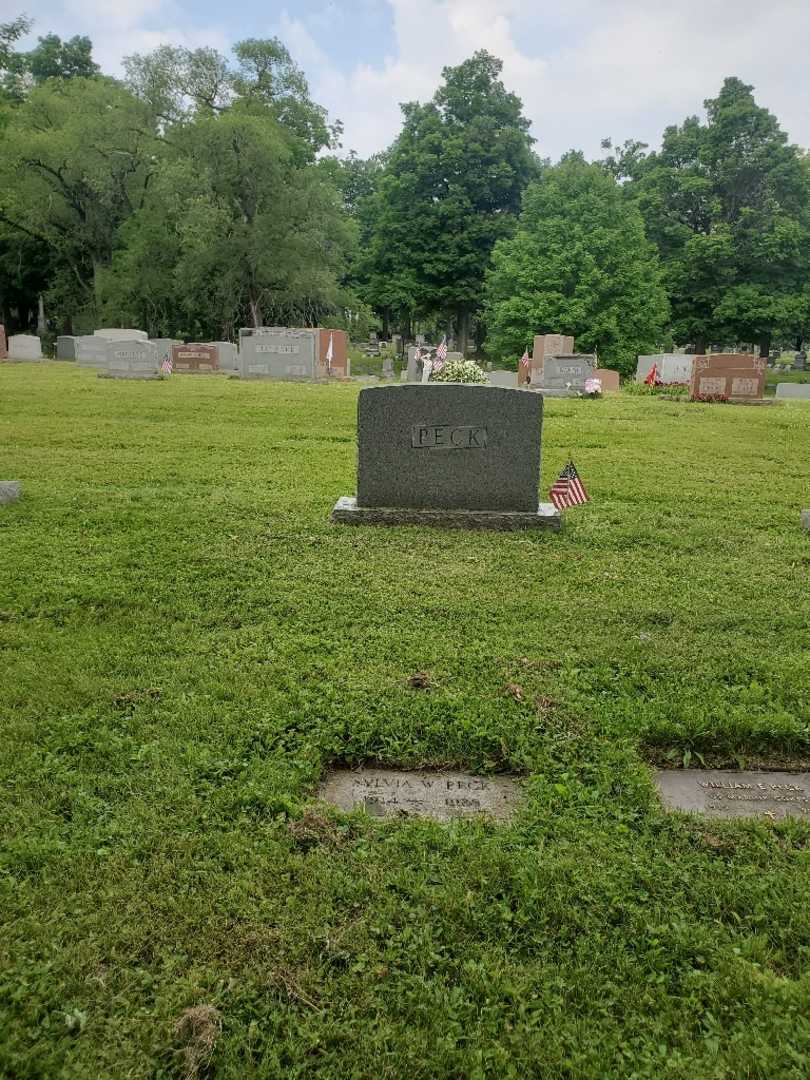 Sylvia W. Peck's grave. Photo 2