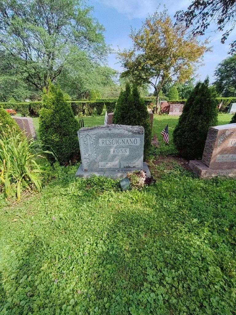 June Rescignano Ross's grave. Photo 1
