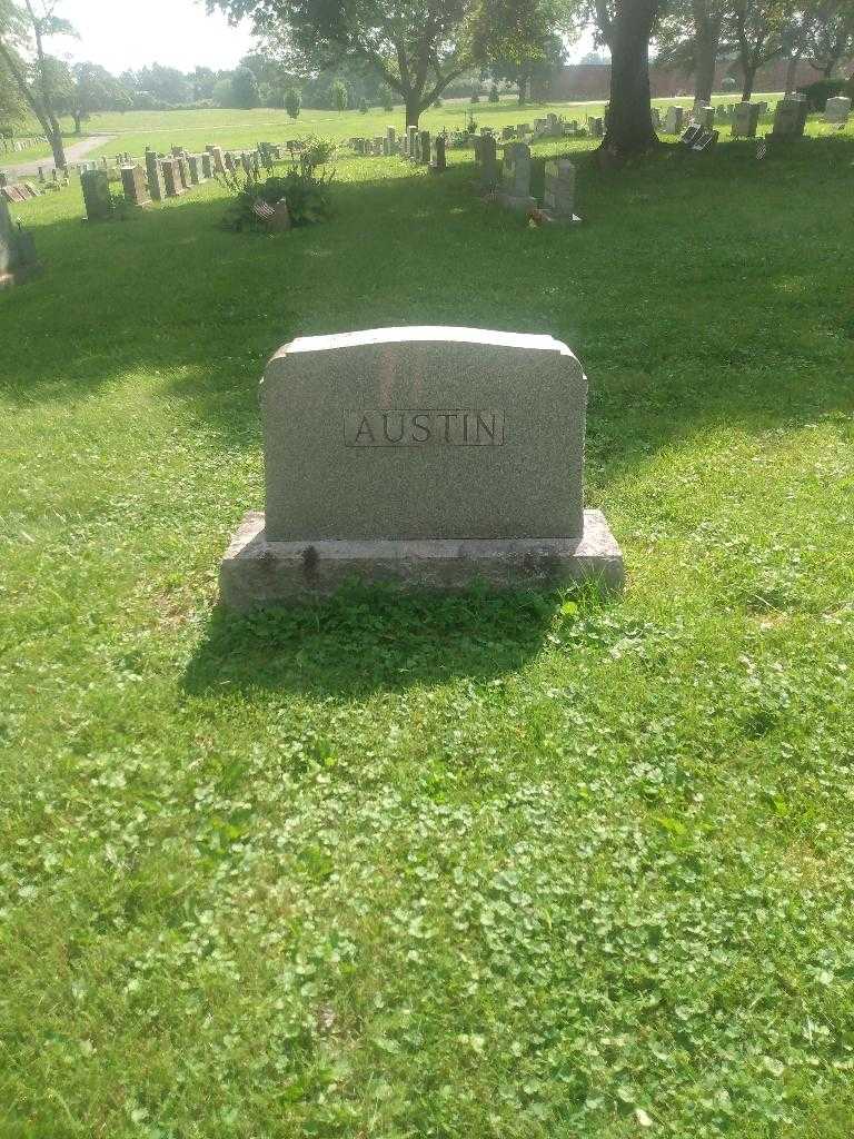 Bertha M. Austin's grave. Photo 1