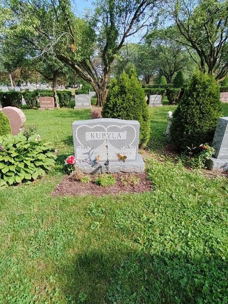 Marlene Kuryla's grave. Photo 1
