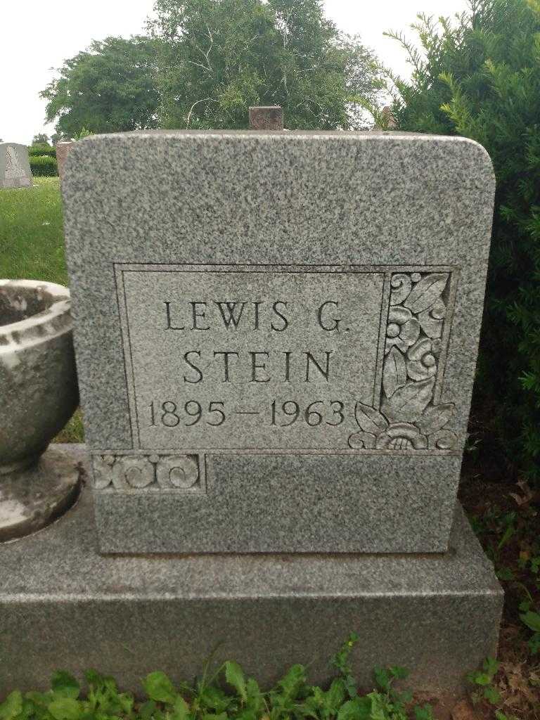 Lewis G. Stein's grave. Photo 3