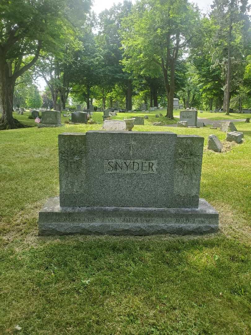 Joseph J. Snyder's grave. Photo 2