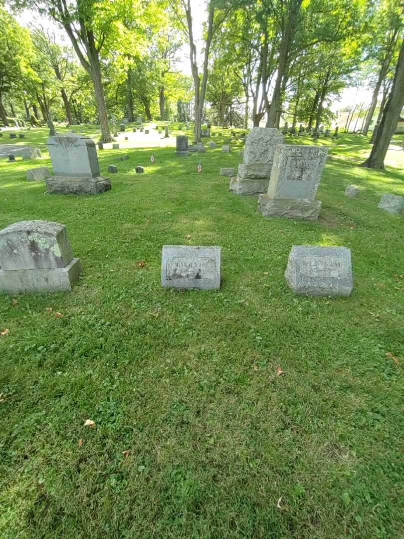 Mina M. Amos's grave. Photo 1