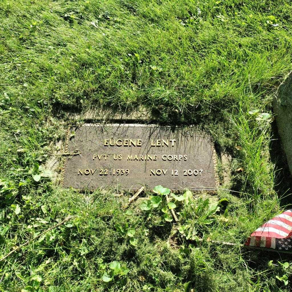 Eugene E. Lent's grave. Photo 1