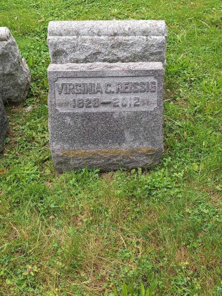 Virginia C. Castro Reissig's grave. Photo 3