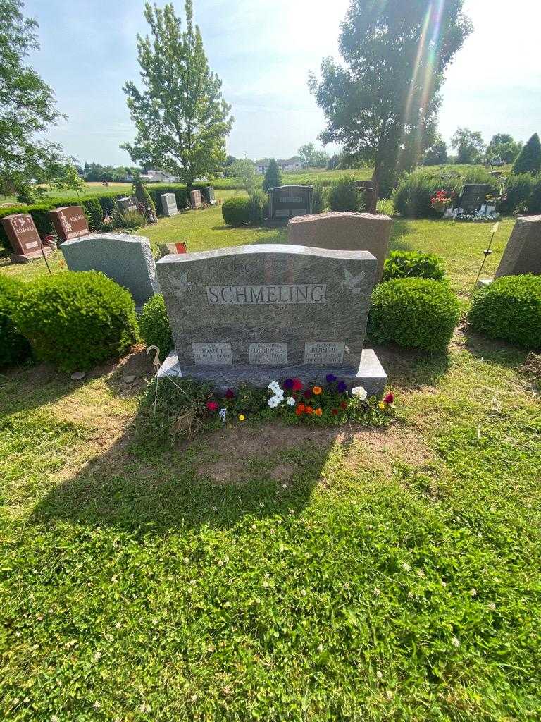 Kurt R. Schmeling's grave. Photo 1