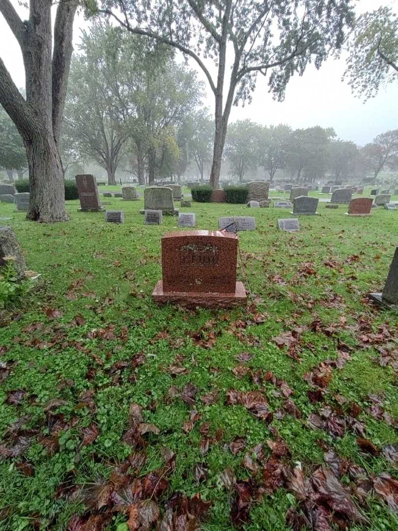 Edward G. Gehm's grave. Photo 1