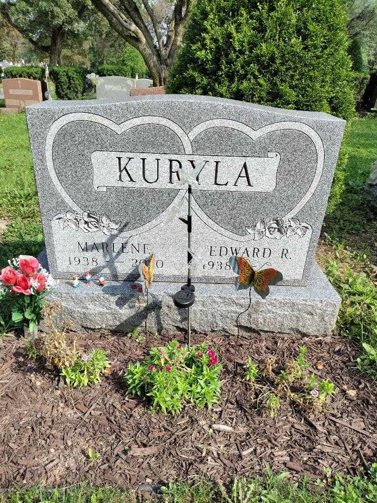Marlene Kuryla's grave. Photo 2