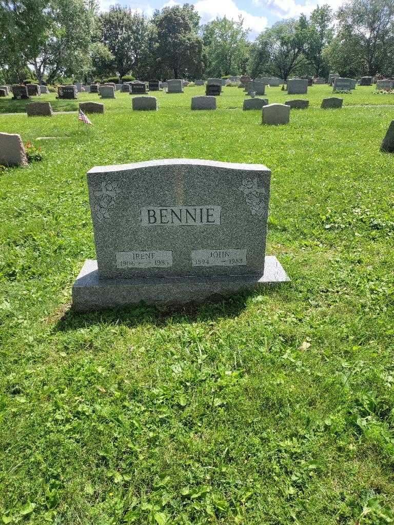 Irene Bennie's grave. Photo 1
